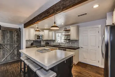 Image de Downtown Cottage 3 bdrm 2 bath Nouvellement rénové