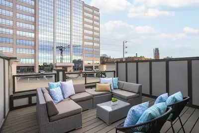 Image de Offre SPÉCIALE! # 4 de 6 maisons ensemble! Luxe dans un emplacement de choix avec terrasse sur le toit!