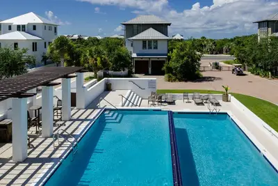Image de Sea Echo - Belle maison à Seagrove Beach! Piscine communautaire! Dual Masters!