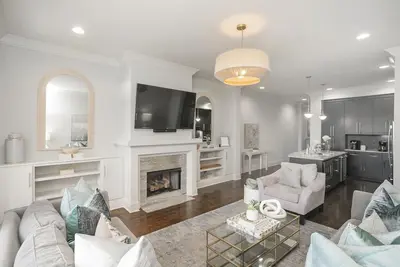 Image de Offre SPÉCIALE! # 2 de 6 maisons ensemble! Luxe dans un emplacement de choix avec terrasse sur le toit!