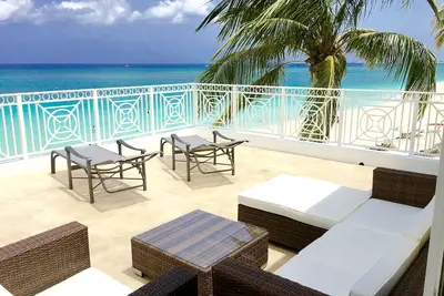 Image de Ultimate Beachfront Oceanfront Penthouse W vues imbattables! !