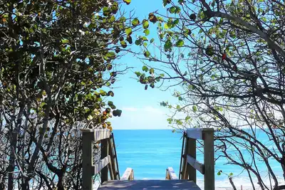Image de Poshpadz Présente Playa Blanca - Emplacement Prime Jupiter Beach
