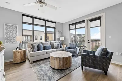 Image de Luxueux Grand 2 chambres 2 salles de bain Downtown Condo-Corner Unit # 321