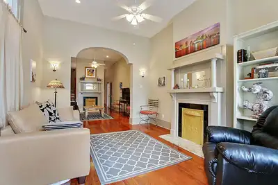 Image de Spacieux Double Townhouse - Sleeps 8-12 - * N. O. règles exigent un séjour de 31 jours minimum *