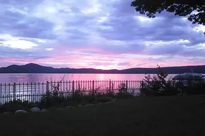 Image de Cottage pittoresque sur le lac!