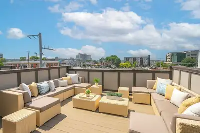 Image de Offre SPÉCIALE! # 3 de 6 maisons ensemble! Luxe dans un emplacement de choix avec terrasse sur le toit!