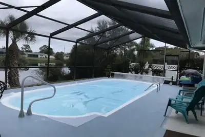 Image de Les Plus Bas Tarifs! -Lake Large Avant Piscine Chauffante House-3Bd / 2Ba-1. 5 milles à la plage