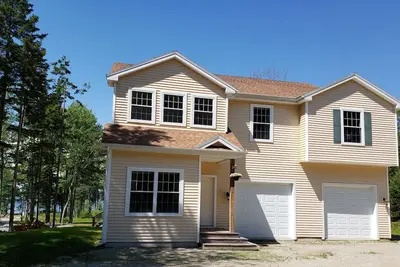 Image de Brand New Oceanfront Accueil avec la vie privée et des vues spectaculaires. Romantique ou en famille