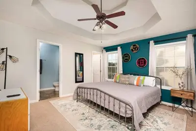 Image de Maison entière et 1. 5 miles de la base militaire de Ft Campbell