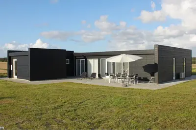 Image de Confortable, spacieuse, nouvelle maison d'architecte, nettoyage final gratuit