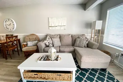 Image de Inn Condo # 203- Magnifiquement rénové 1 lit, 1 salle de bain