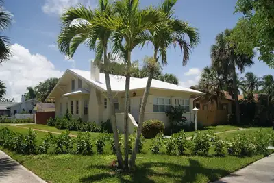 Image de Charmante propriété à quelques pas d'Intercoastal, à quelques minutes de la plage et de Palm Beaches