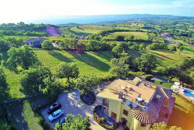 Image de Villa with enchanting view of the lake, private swimming pool and whirlpool