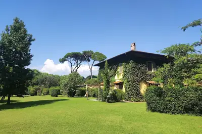 Image de Maison \"Il Pino\" dans le parc naturel de Migliarino, près de la mer.