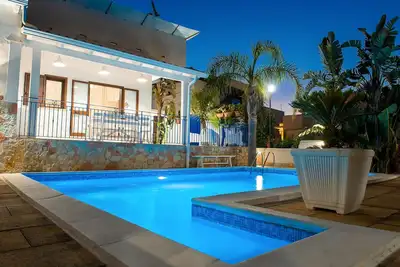 Image de Villa avec piscine privée wifi 150 Mt de la mer 3 chambres 3 salles de bain 10 places ob