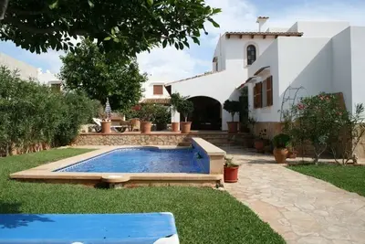Image de Quartier calme, proche plage et commodités avec Aa / Cc et piscine privée