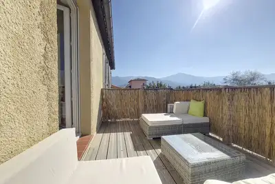 Image de T3 spacieux, jardinet et terrasse, près des plages, des Pyrénées et de l'Espagne