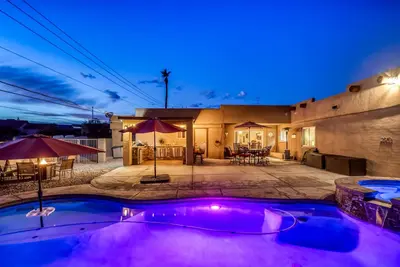 Image de Vue sur le lac, piscine / spa, 4 chambres, 2. 5 salles de bain avec 2 chambres king size