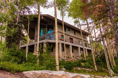Image de La Vista - Grande maison moderne située juste sur la montagne.