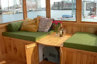 Image de Appartement confortable et romantique dans la cabine de pilotage du capitaine