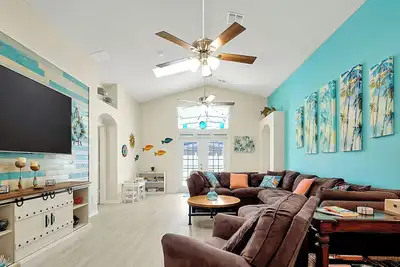 Image de De nouvelles améliorations! Propre / spacieuse - South Facing Htd Pool / Spa - 5 miles to Disney