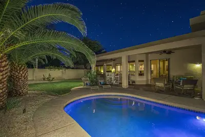 Image de Scottsdale Oasis! - Piscine CHAUFFÉE Gratuite! ! ! RÊVE De Divertissement, Palmiers, Coucher Du Soleil