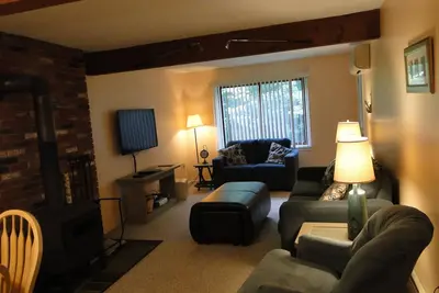 Image de Condo familial dans les montagnes Nh ski près de Storyland. Remise pour toute la semaine