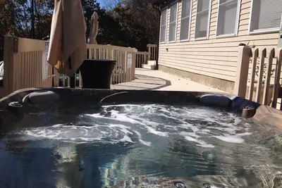 Image de Bain à remous, salle de jeux, piscine, climatisation centrale, câble, connexion Wi-Fi gratuite, lacs de tennis