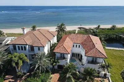 Image de Sandy Bridge Beachfront Oasis