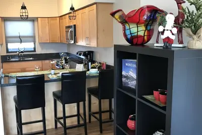 Image de Modern Apt # 402 - un pâté de maisons de la rue L'hôpital de Pat