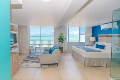 Image de Joyau de lune de miel à Isla Verde Beachfront