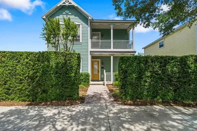 Image de 4/3. 5, piscine / spa privée clôturée, grill, à 10 km de Disney, accès Gratuit au parc aquatique