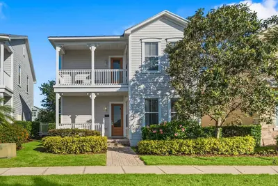 Image de 4/3. 5, piscine privée, barbecue, 10 km de Disney, accès gratuit au parc aquatique