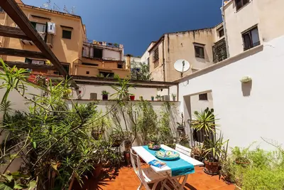 Image de Au Kalsa Terrasse Fleuri & Silencieuse Park gratuit à 2 minutes de la maison.