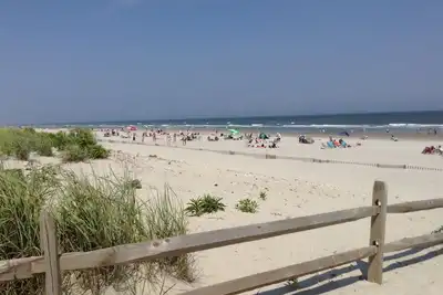 Image de Stone Harbor: Garez votre voiture et à pied de tout. Tous les éléments essentiels inclus.