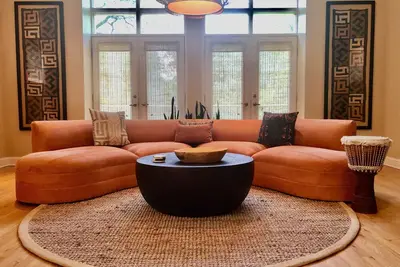 Image de Luxe décontracté ~ minutes de McCormick Place, Wintrust Arena, Lakefront & Harbour!