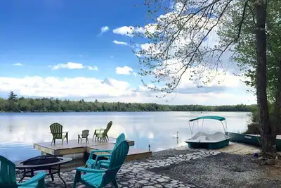 Image de Beau lac avec bain à remous, quai, bateaux, plage, table de billard, à 5 minutes du Kalahari