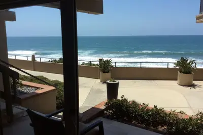 Image de Vue sur l'océan à 180 degrés de tout l'océan Pacifique. Intérieurs reconstruits 2015