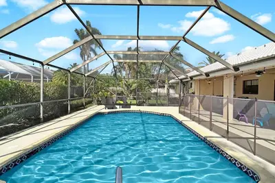 Image de Récemment rénové 3 Bd 2 Bth Kid Friendly Home w. Piscine & All Age Kid Services