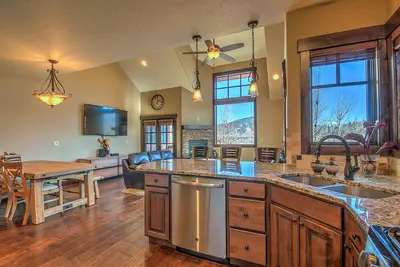 Image de Townhome avec 5 étoiles Finishings. À quelques minutes de classe mondiale Stations de ski, 12 couchages