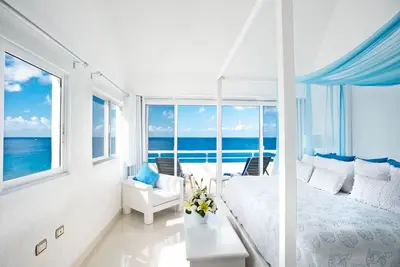 Image de Le plus romantique en bord de mer penthouse sur l'île! Incroyable Miramar 401