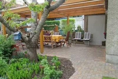 Image de bungalow modernisé haut dans un bon emplacement!
