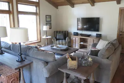 Image de Nouvelle liste! Escapade confortable dans le Club Ctry Continental, grand terrain boisé et la faune