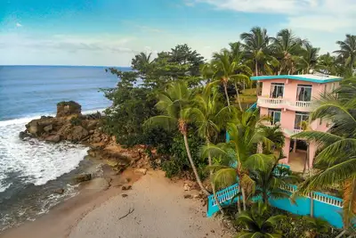 Image de Surf Watcher Appartement Beachfront at Pools Plage avec Amazing Views