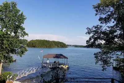 Image de Maison neuve - avec vue à 180 degrés sur le lac!