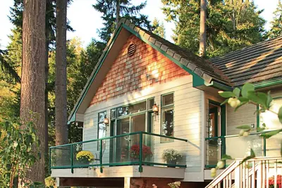 Image de ღ * ¨ * ✶. ¸ Romantique / Baignoire à jets / Pont / Sleeps 5 * `* ✶. ¸. ღ