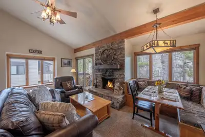 Image de Intérieur frais, excellent emplacement à Aspens