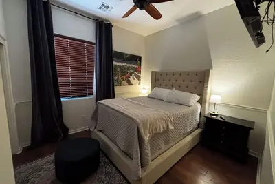 Image de Hymne 4+ chambres et piscine privée arrière cour. casita optionnelle