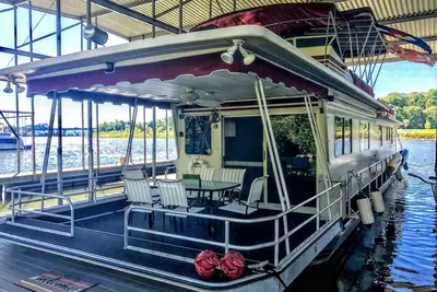 Image de Magnifique péniche de 70 'avec terrasse sur le toit à distance de marche de Dt Knox