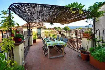 Image de Penthouse italien de luxe dans le centre historique de Lucques, deux terrasses, vues à 360 °, ascenseur